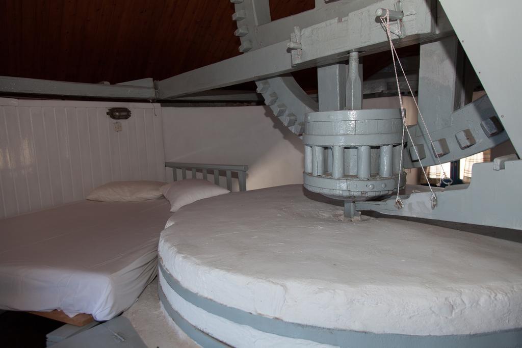 Windmill Villas Artemonas Bagian luar foto